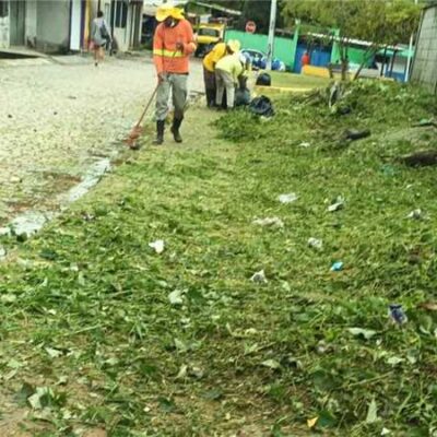 Vila Queiroz, no Basílio, recebe serviços de limpeza