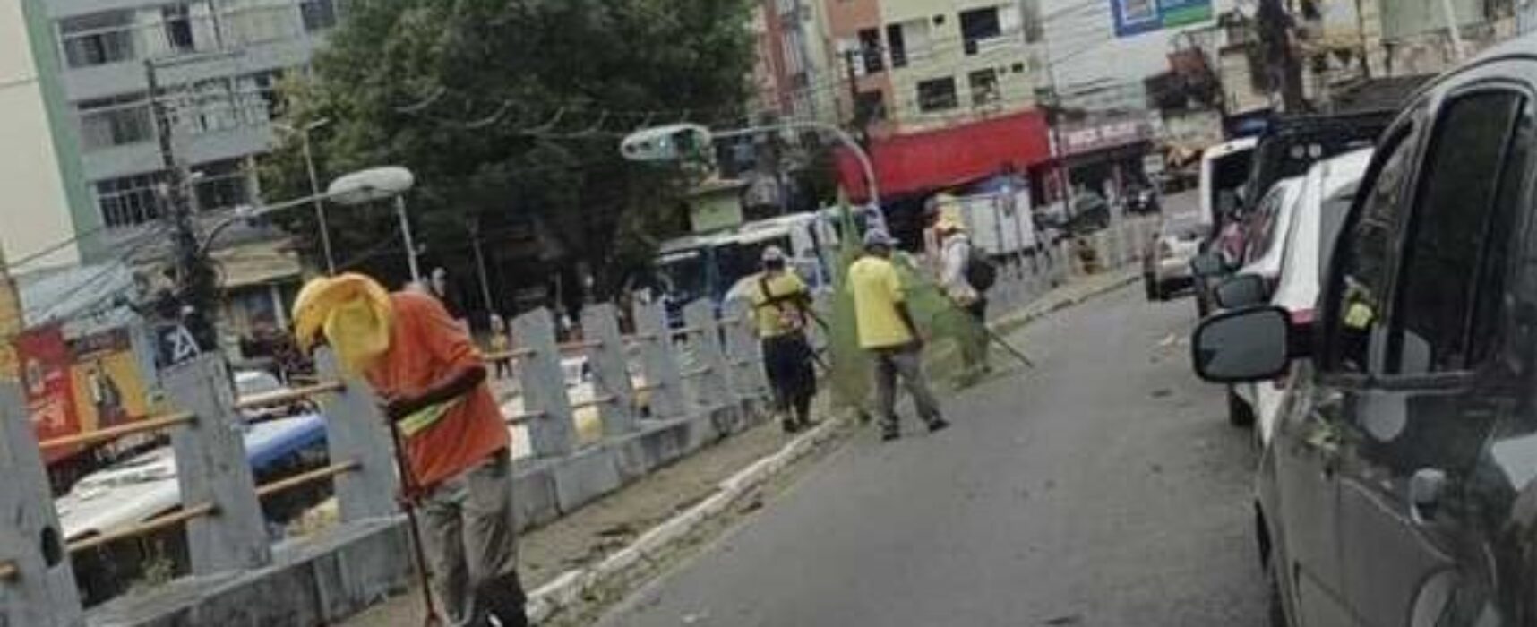 Prefeitura de Ilhéus realiza roçagem e capinagem no Alto Teresópolis