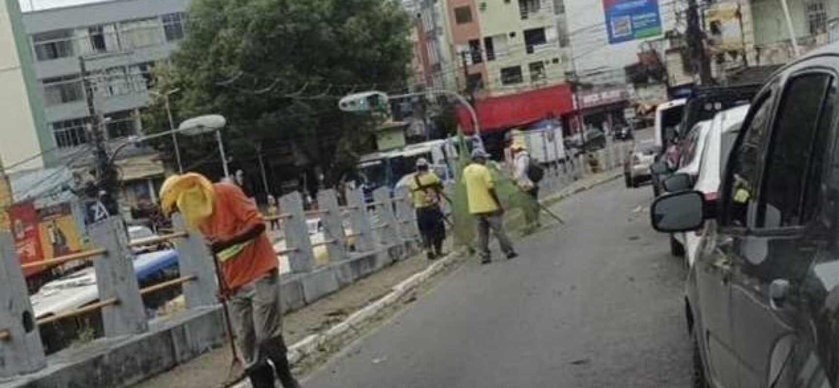 Prefeitura de Ilhéus realiza roçagem e capinagem no Alto Teresópolis