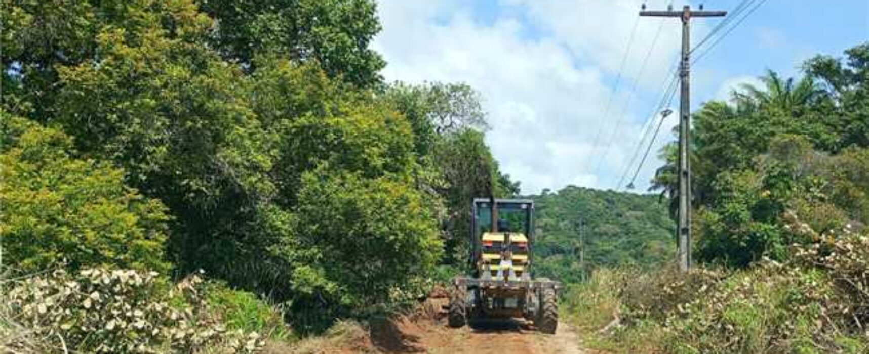 Aritaguá recebe manutenção viária na estrada do cemitério