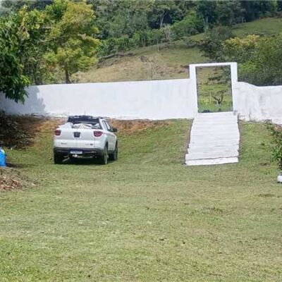 Prefeitura de Ilhéus realiza limpeza no Cemitério de Pimenteira em preparação para o Dia de Finados