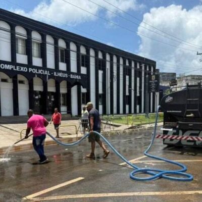 Prefeitura de Ilhéus realiza ação de limpeza na área dos antigos galpões da Codeba