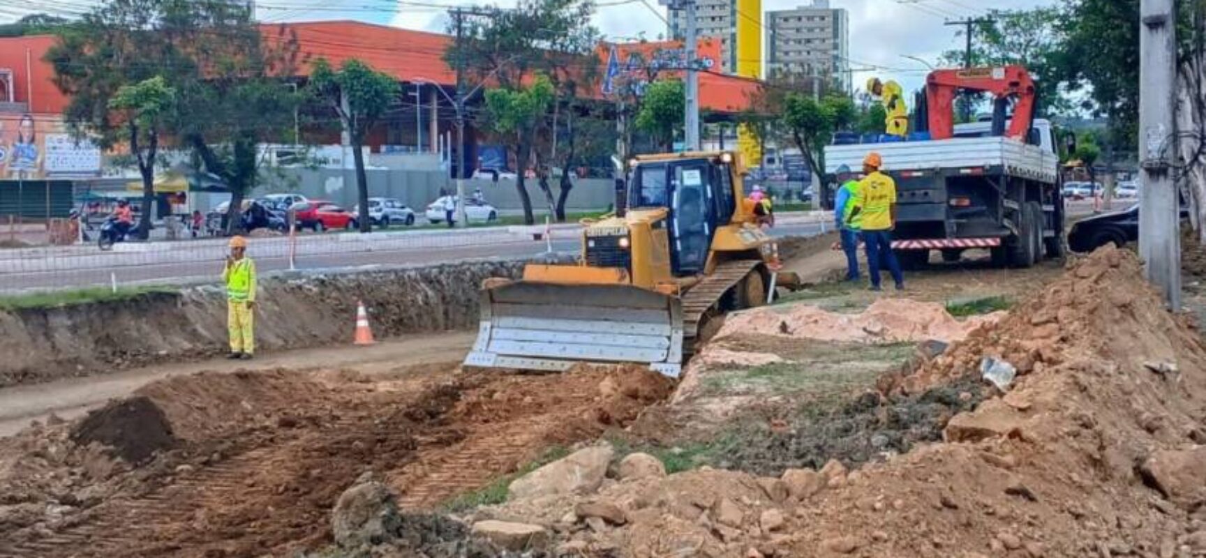 Titular da SIURB acompanha o avanço da obra do complexo viário da Avenida Princesa Isabel em Itabuna