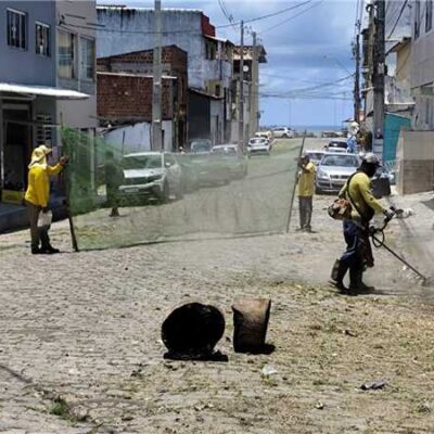 Prefeitura de Ilhéus realiza serviços de roçagem no Alto Belmonte, bairro Conquista