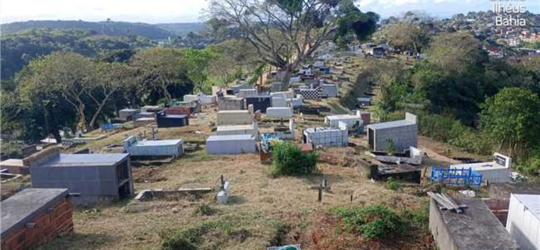 Prefeitura de Ilhéus intensifica manutenção dos cemitérios para o Dia de Finados