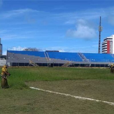 Prefeitura de Ilhéus realiza roçagem no Estádio Mário Pessoa