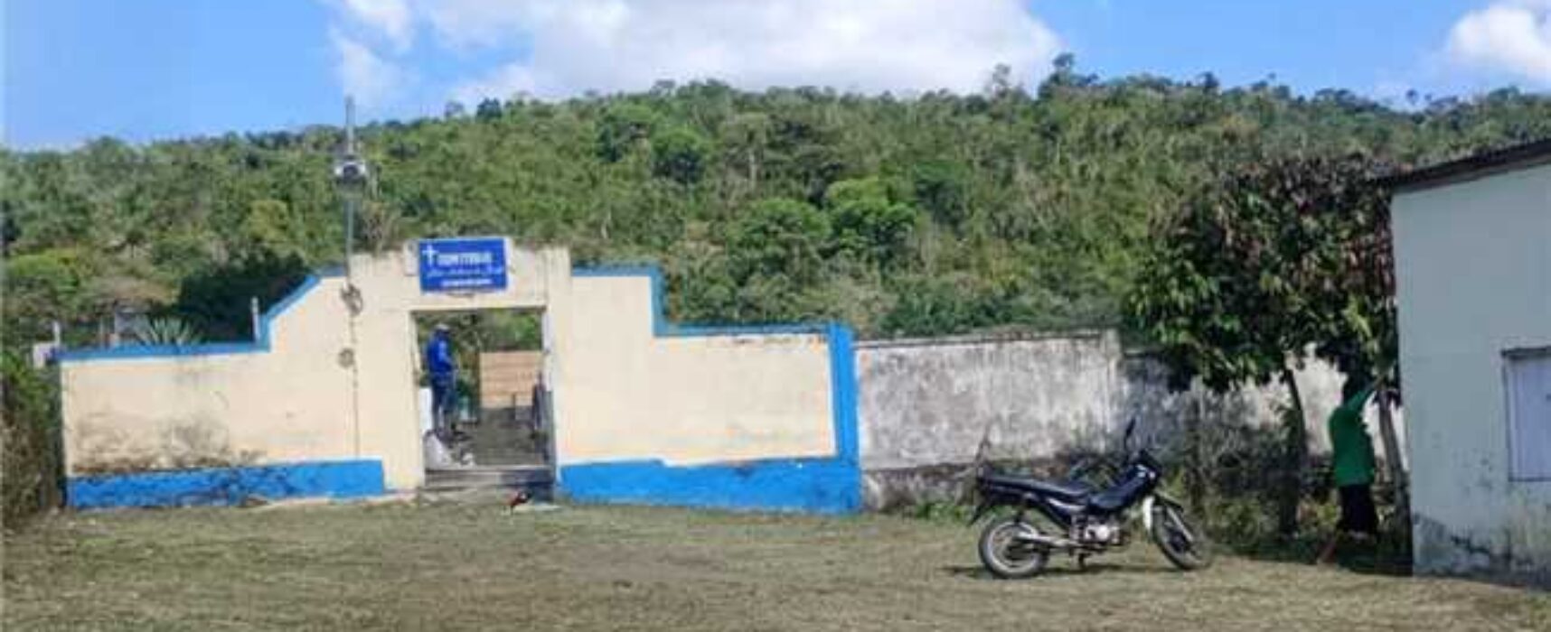 Prefeitura de Ilhéus realiza limpeza nos cemitérios do Inema e Banco Central