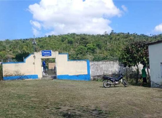 Prefeitura de Ilhéus realiza limpeza nos cemitérios do Inema e Banco Central