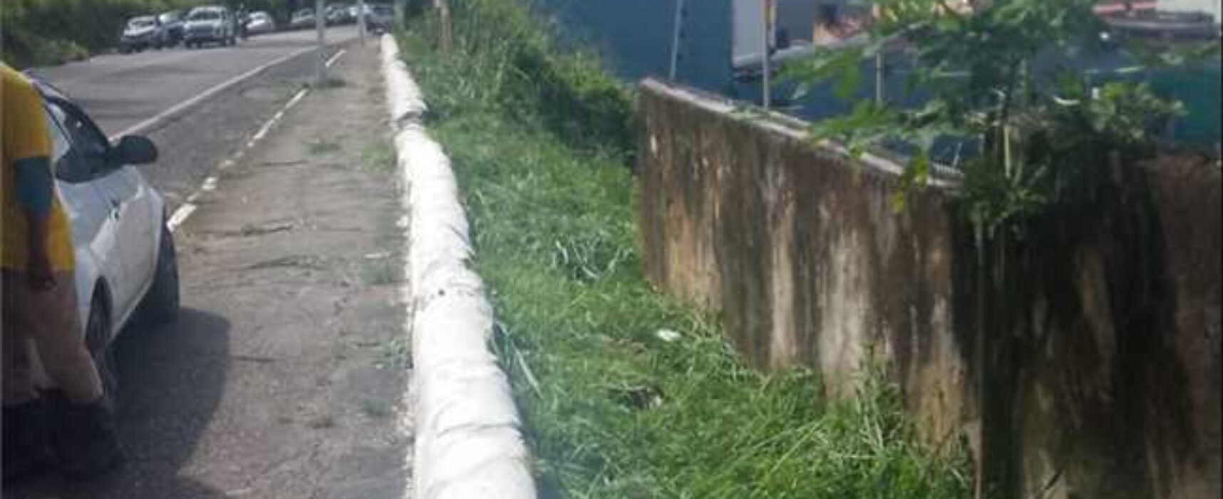 Prefeitura de Ilhéus realiza limpeza em torno do Viaduto Catalão