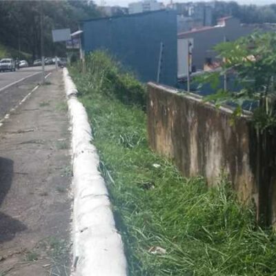 Prefeitura de Ilhéus realiza limpeza em torno do Viaduto Catalão