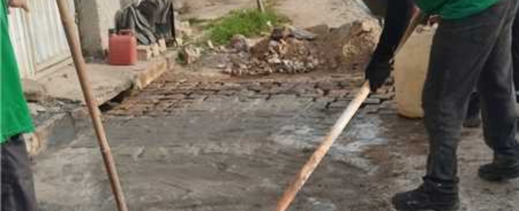 Prefeitura de Ilhéus realiza reassentamento de paralelo na Rua Nossa Senhora de Lourdes, no Iguape