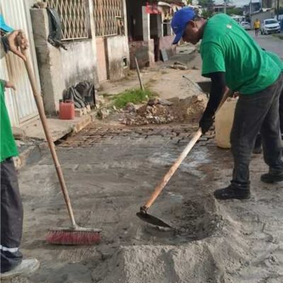 Prefeitura de Ilhéus realiza reassentamento de paralelo na Rua Nossa Senhora de Lourdes, no Iguape