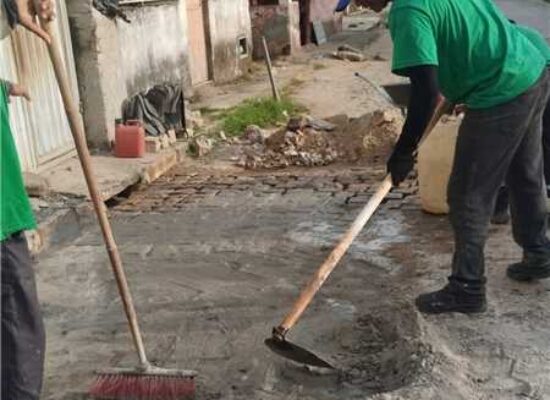 Prefeitura de Ilhéus realiza reassentamento de paralelo na Rua Nossa Senhora de Lourdes, no Iguape
