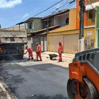 Prefeitura de Ilhéus realiza operação tapa-buraco na Morada do Porto e Hernani Sá