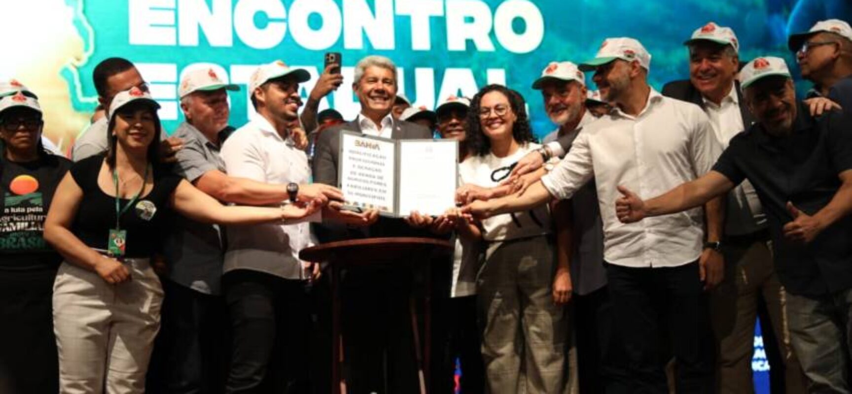 Governo do Estado anuncia novo edital para agricultores e agricultoras familiares de 50 municípios baianos. Governo do Estado anuncia novo edital para agricultores e agricultoras familiares de 50 municípios baianos.