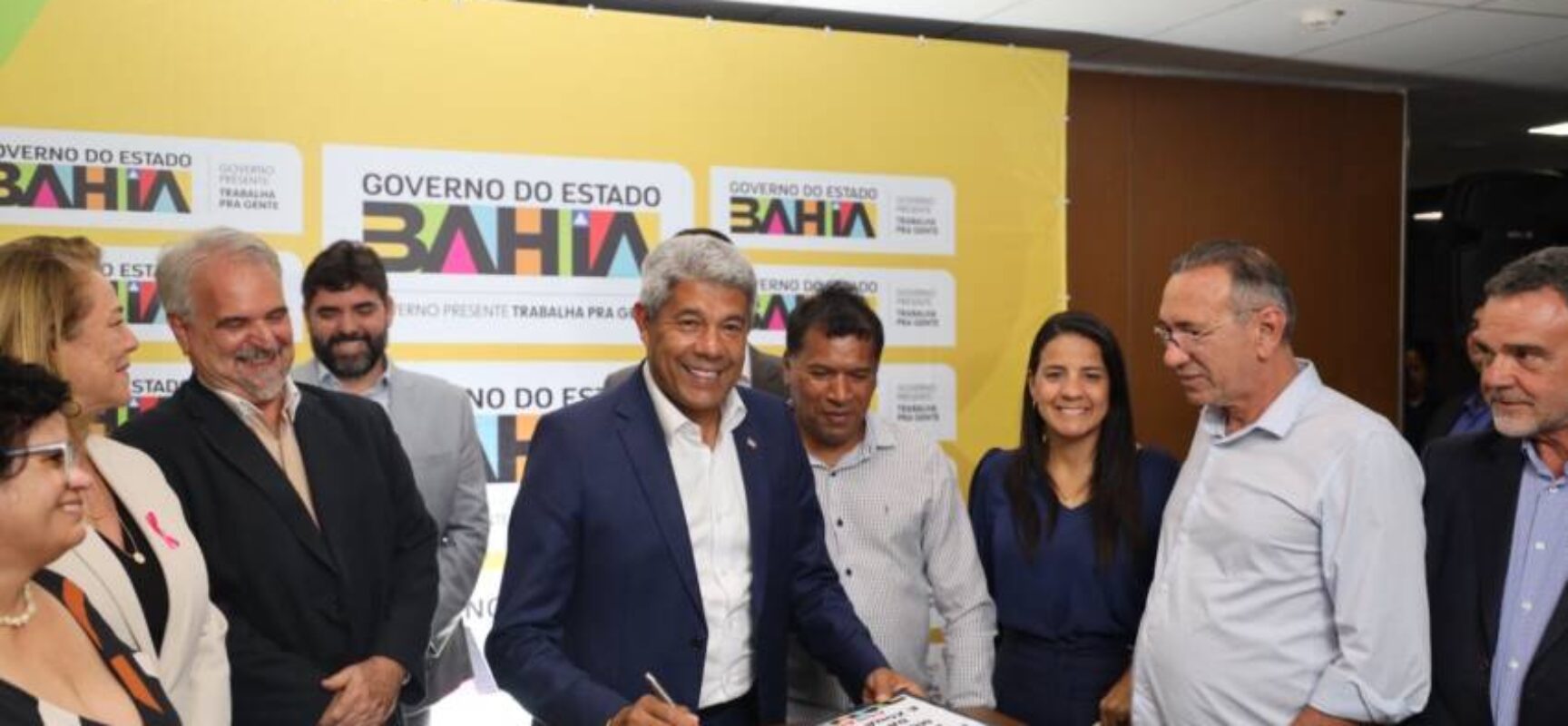 Governo do Estado formaliza convênio com quatro prefeituras para fortalecer a Rede Municipal de Ensino