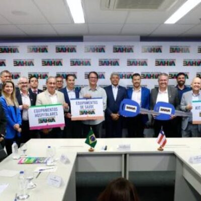 Queimadas recebe equipamentos e veículos para saúde durante reunião de apresentação de projetos entre Estado e Município