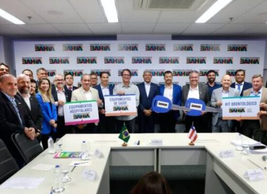 Queimadas recebe equipamentos e veículos para saúde durante reunião de apresentação de projetos entre Estado e Município