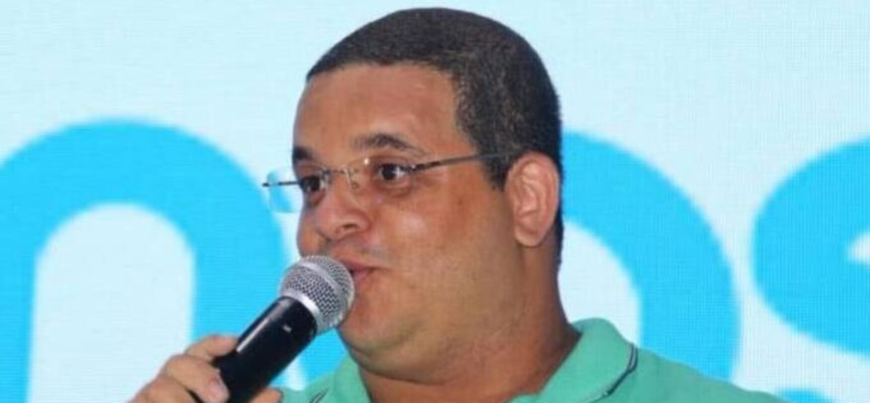 *Professor Emenson Silva: “quando a cota vira farsa”.