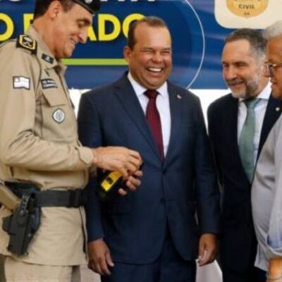 Bahia adere a programas nacionais de câmeras corporais e qualificação do uso da força e entrega novos equipamentos para os profissionais de segurança