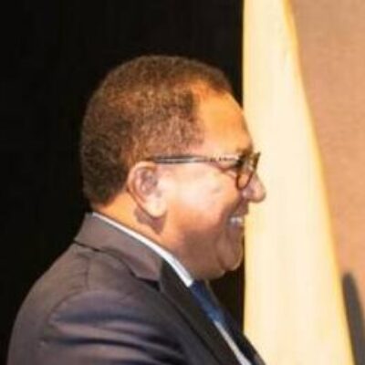 Prefeito Augusto Castro integra missão oficial ao Salon du Chocolat em Paris e transmite cargo ao vice-prefeito Júnior Brandão