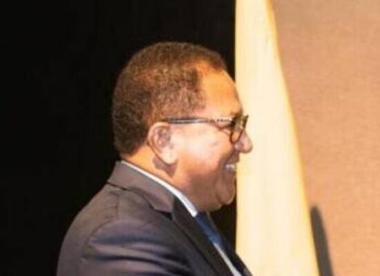 Prefeito Augusto Castro integra missão oficial ao Salon du Chocolat em Paris e transmite cargo ao vice-prefeito Júnior Brandão