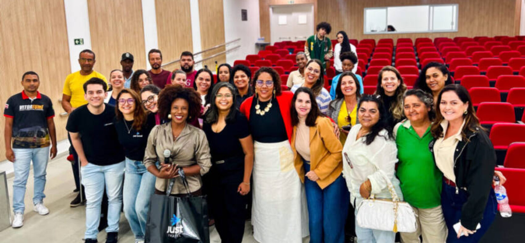 Governo da Bahia lança projeto-piloto em turismo inteligente em Morro do Chapéu, nesta sexta-feira (31) Governo da Bahia lança projeto-piloto em turismo inteligente em Morro do Chapéu, nesta sexta-feira (31)