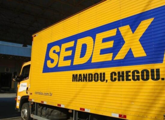 Greve dos Correios ganha força com rejeição de proposta e racha sindical