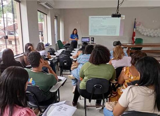 Ilhéus realiza capacitação sobre nova vacina para gestantes contra o VSR