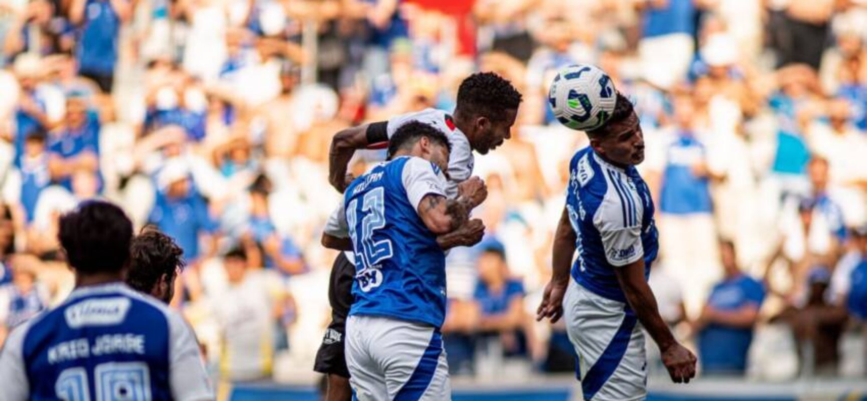 Vitória sofre 3 gols no primeiro tempo e perde para o Cruzeiro no Mineirão