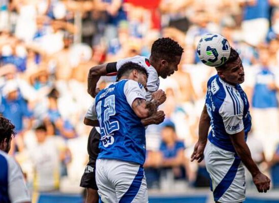 Vitória sofre 3 gols no primeiro tempo e perde para o Cruzeiro no Mineirão