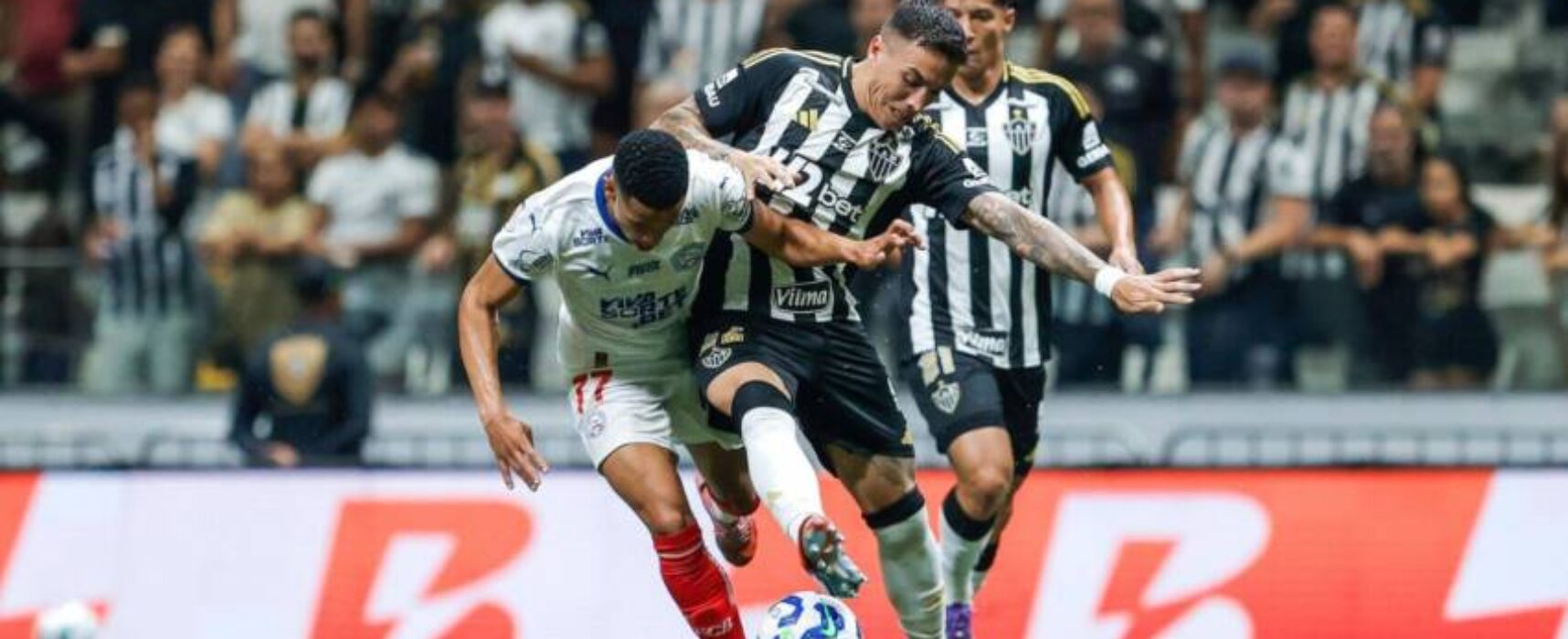 Com um jogador a menos, Bahia perde para o Atlético-MG fora de casa