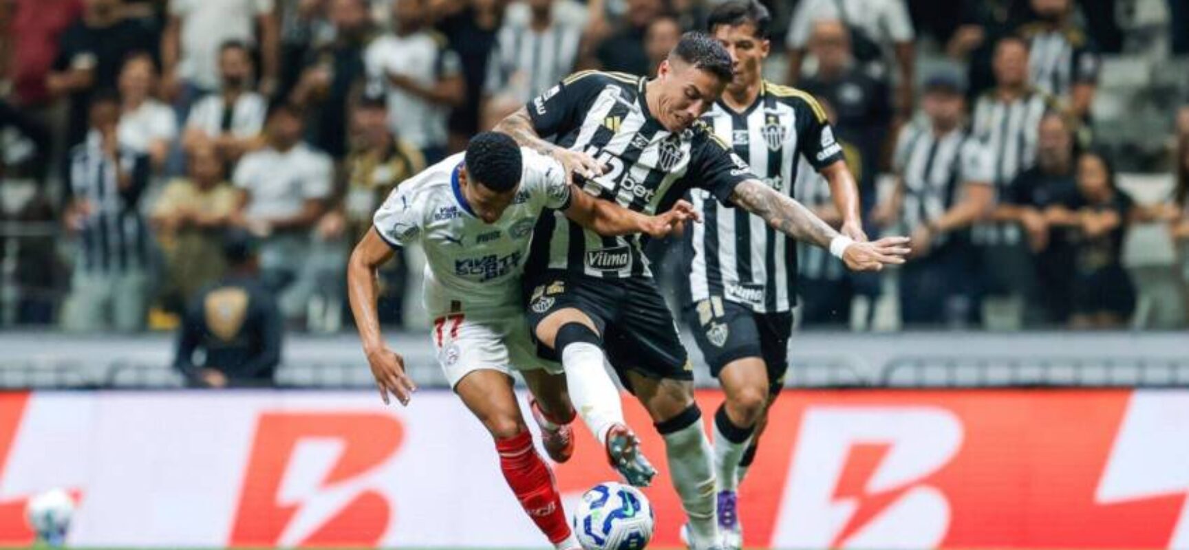 Com um jogador a menos, Bahia perde para o Atlético-MG fora de casa