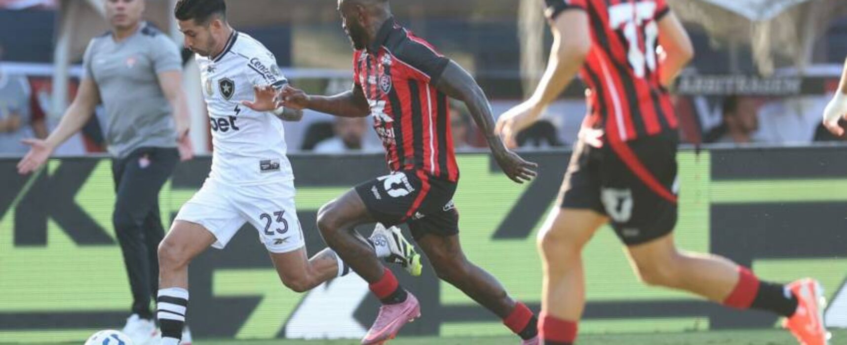 Vitória empata com o Botafogo no Barradão e pode voltar para o Z-4