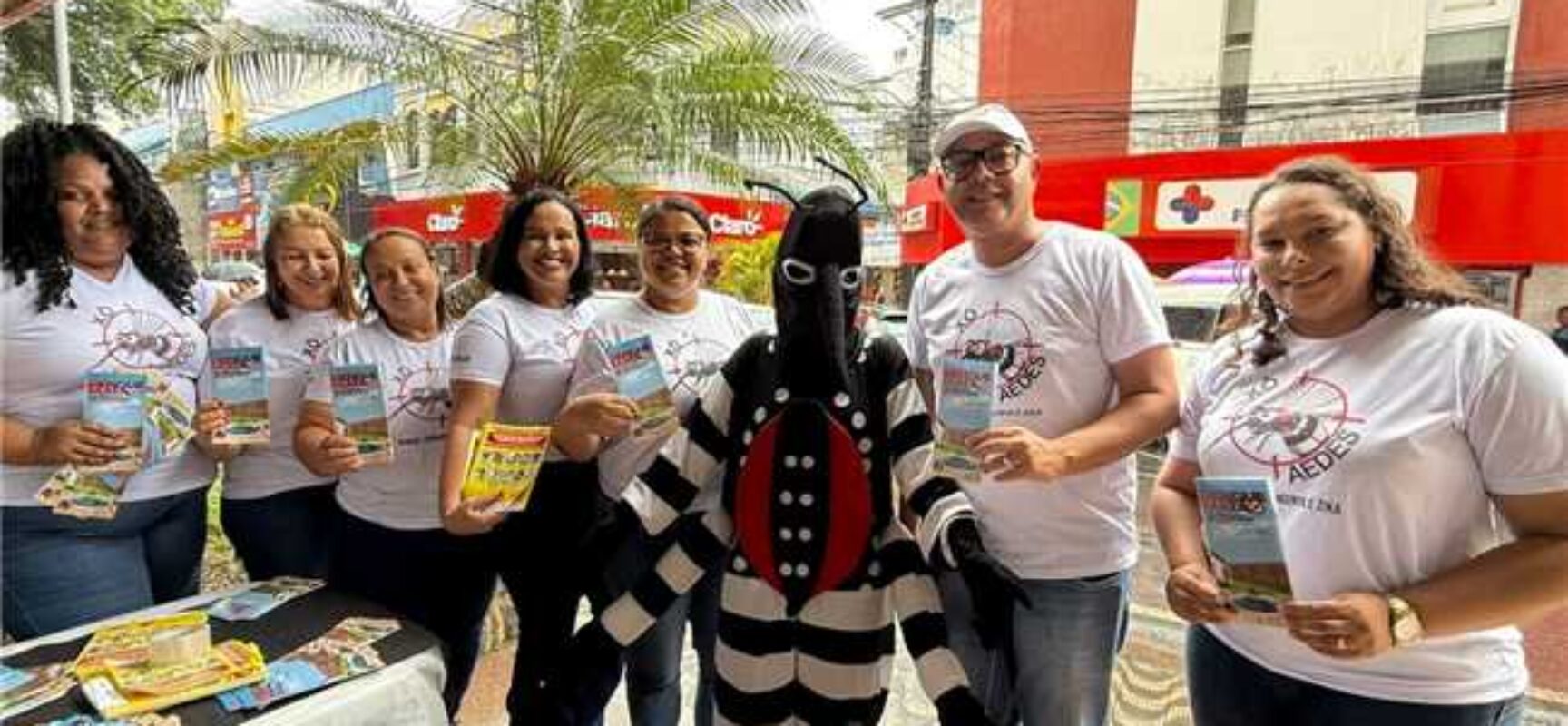 Agentes de endemias realizam blitz educativa no Centro de Ilhéus