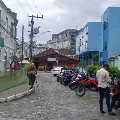 Limpeza no Centro Histórico e na Praça Rui Barbosa garante cuidado com espaços de convivência