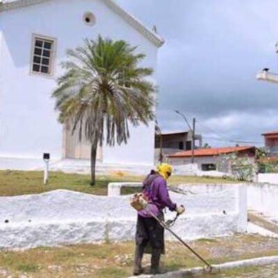 Ações de manutenção urbana chegam à Praça Cláudio Magalhães, em Olivença