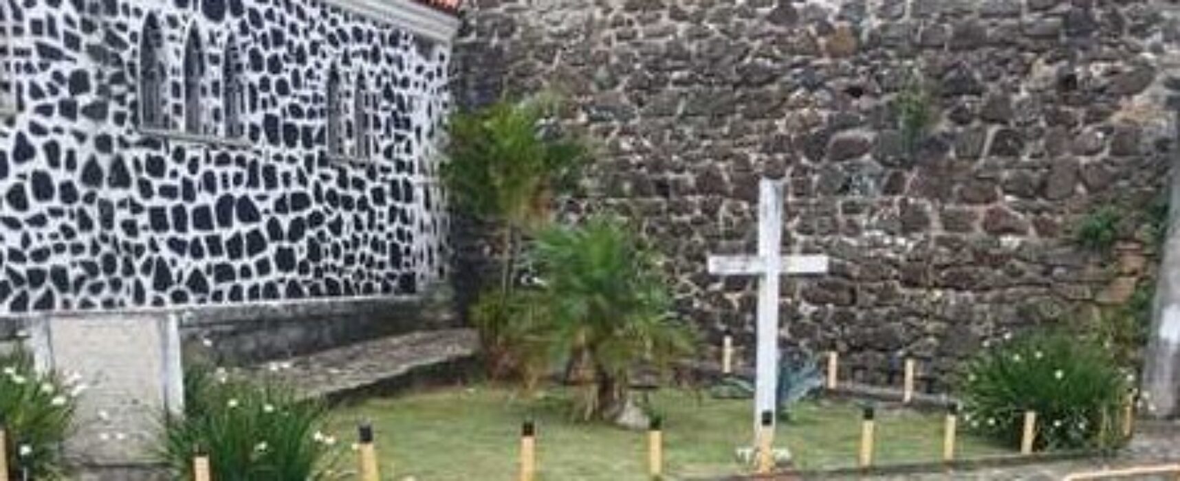 Serviços de limpeza garantem manutenção no entorno da Capela e do Mirante do Outeiro