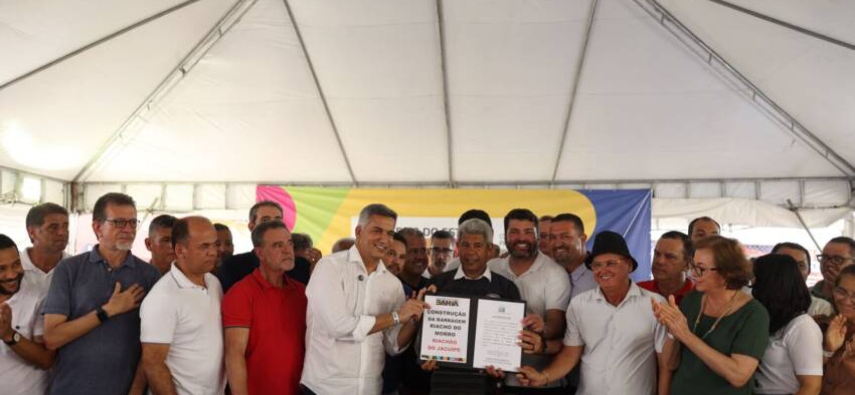 Em Riachão do Jacuípe, Jerônimo realiza entregas e anuncia pacote obras para fortalecer o desenvolvimento do município