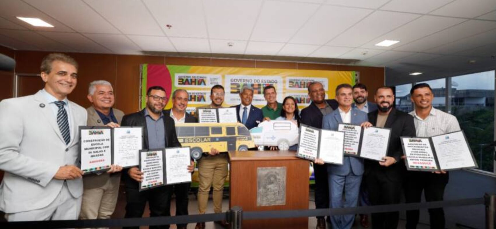 Governo do Estado autoriza construção de escola, reforma e entrega equipamentos para 14 municípios