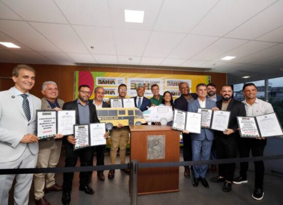 Governo do Estado autoriza construção de escola, reforma e entrega equipamentos para 14 municípios