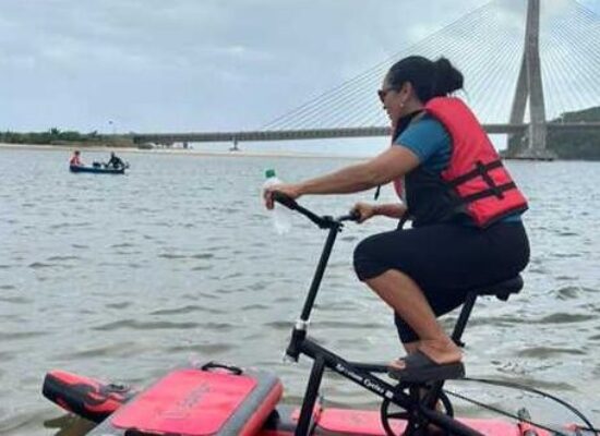 ILHÉUS: Passeio aquático reúne moradores e turistas na Praia da Maramata