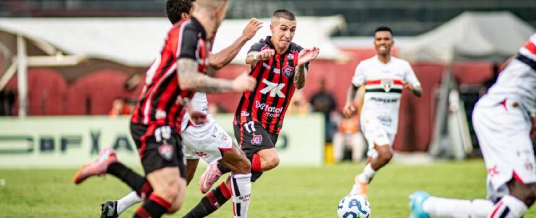 Vitória vence o São Paulo e se livra do rebaixamento
