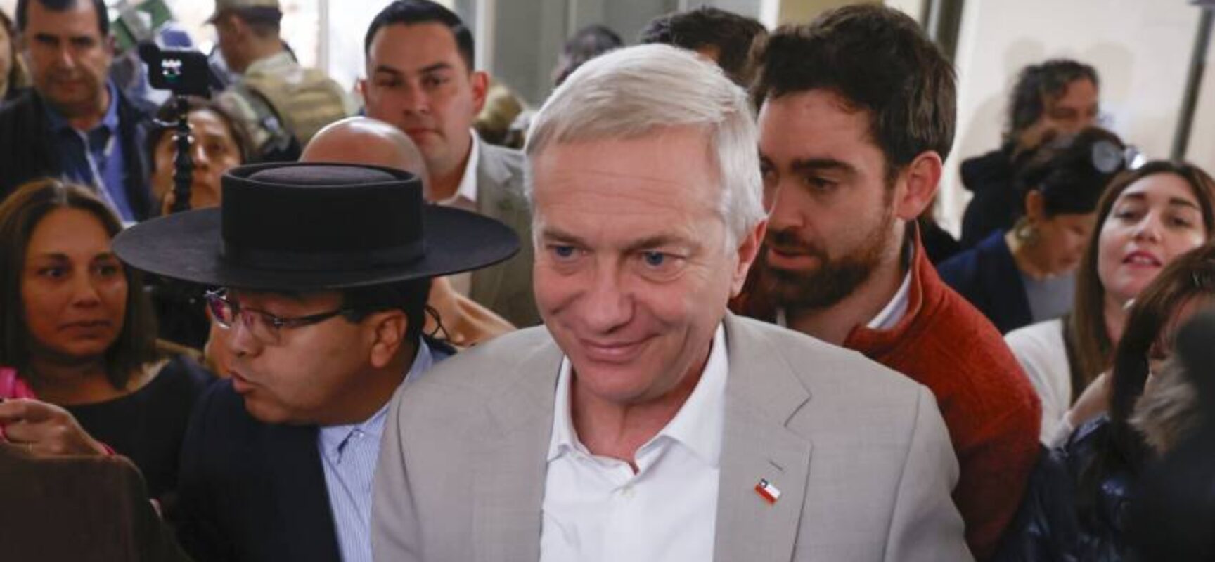 Chile elege José Antonio Kast, líder da direita conservadora, como novo presidente