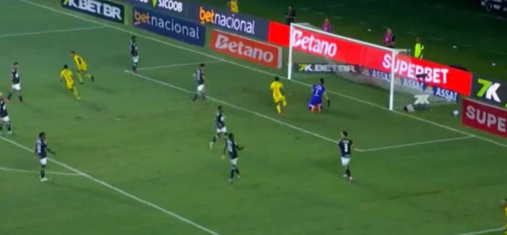 Vasco perde para o Mirassol no último jogo em casa no Brasileirão 2025