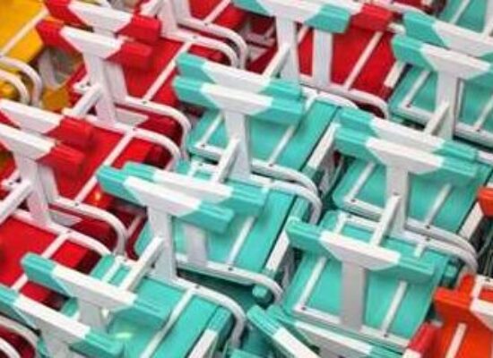 Prefeitura de Ilhéus adquire mais de mil conjuntos de mesas e cadeiras para escolas do município