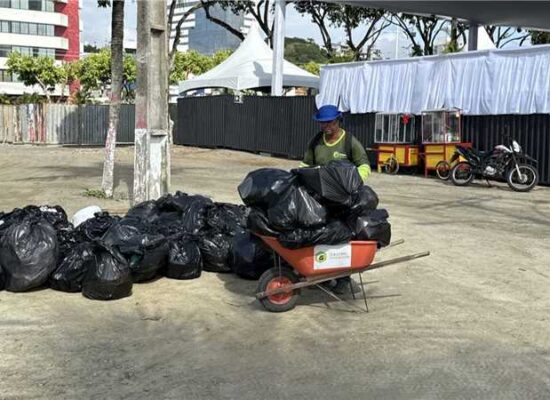 Prefeitura de Ilhéus realiza operação de limpeza após primeiro dia da Virada Ilhéus 2026