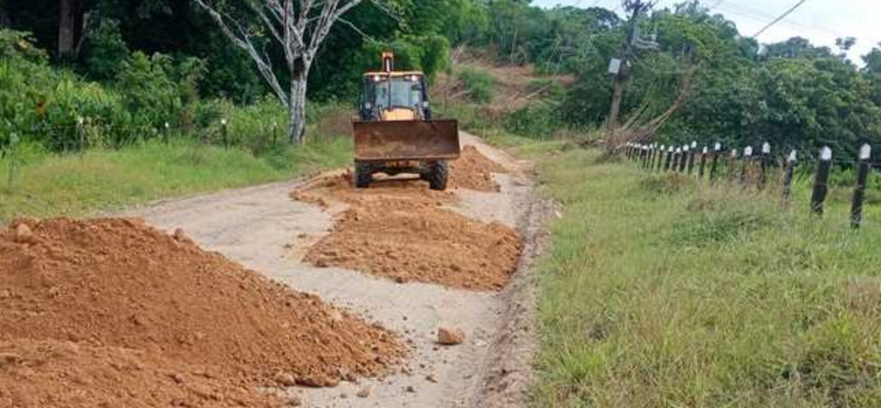 Prefeitura de Ilhéus dá continuidade à recuperação da estrada de Aritaguá