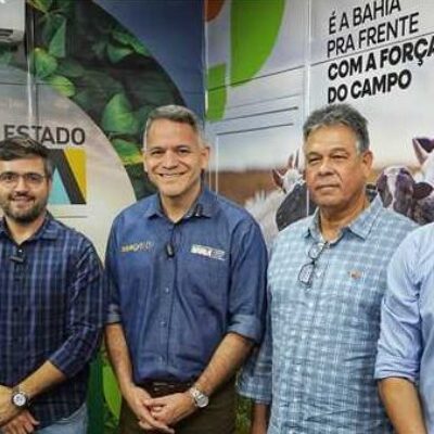 Prefeito Valderico Junior se reúne com o secretário de Agricultura da Bahia durante a FENAGRO