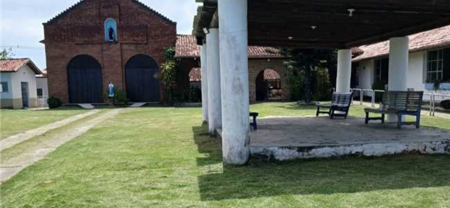 Prefeitura de Ilhéus realiza ação de limpeza e roçagem no Abrigo São Vicente de Paulo